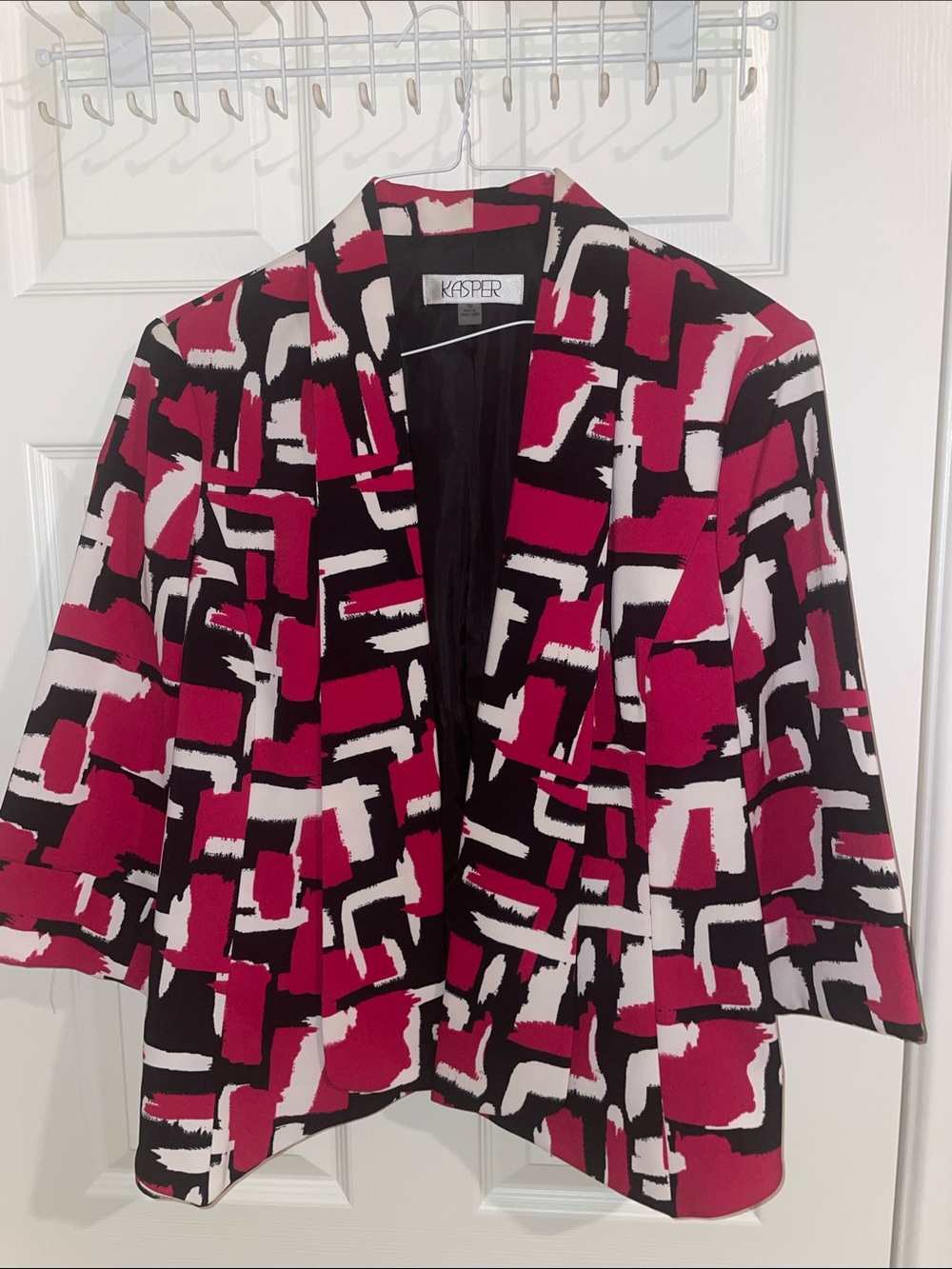 Kasper Open-Front Graphic Print Blazer in Magenta, Black & White